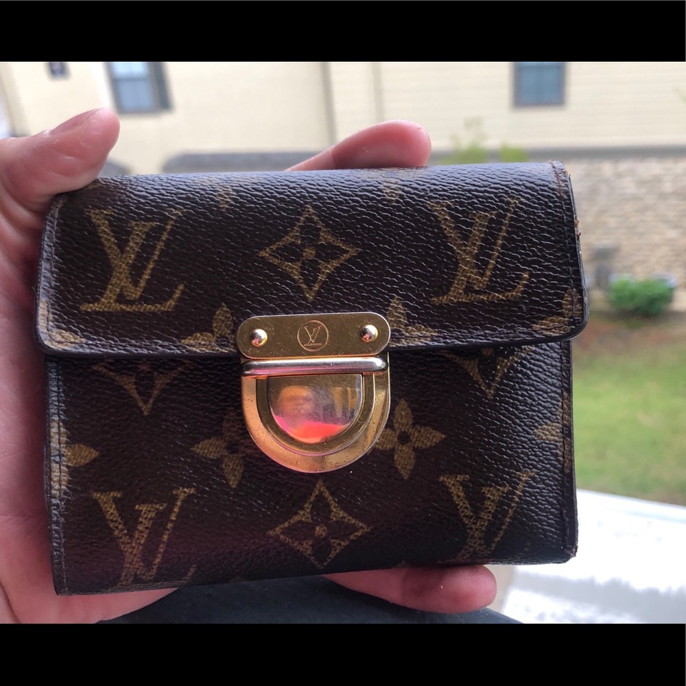 1st oneGets Louis Vuitton wallet for $200 only 60m
